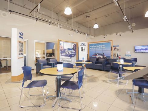 Certified 2023 Hyundai Venue SEL image 38