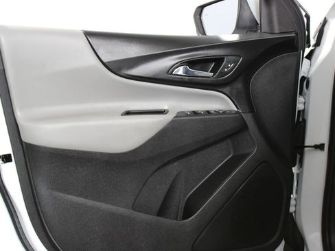 Used 2022 Chevrolet Equinox LT image 18