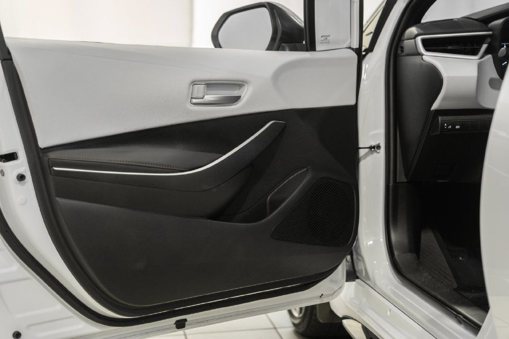 Used 2025 Toyota Corolla SE FWD image 36