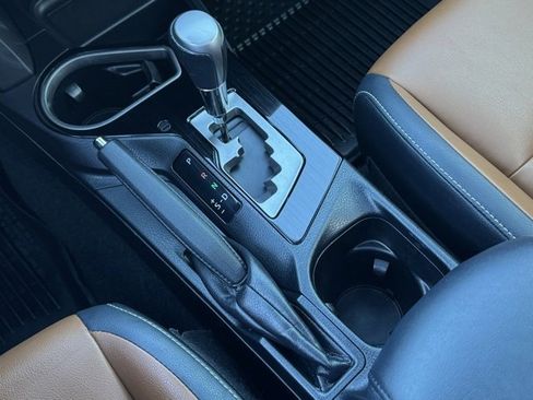 Used 2017 Toyota RAV4 Limited image 16