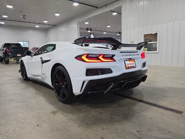 Used 2023 Chevrolet Corvette Z06 w/ Z07 Performance Package RWD image 6
