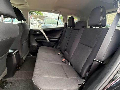 Used 2018 Toyota RAV4 XLE FWD image 16