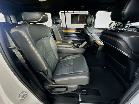 Used 2022 Jeep Grand Wagoneer Series III image 11