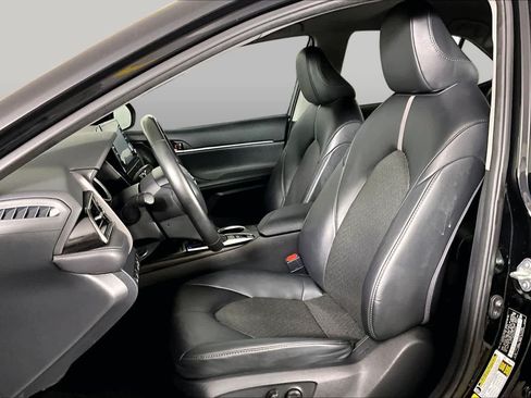 Used 2024 Toyota Camry XLE FWD image 8