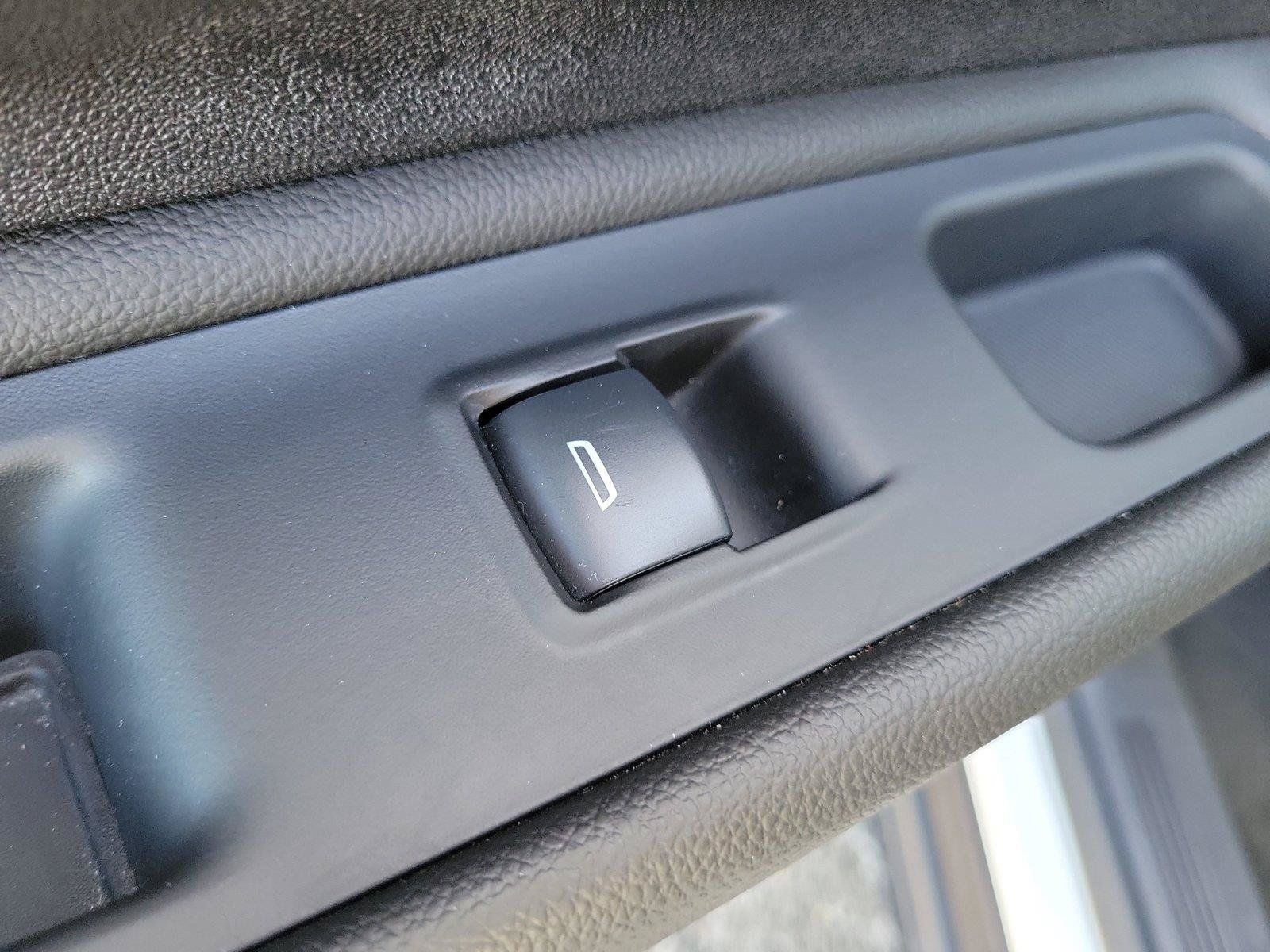 Used 2024 GMC Terrain SLE AWD/4WD image 14