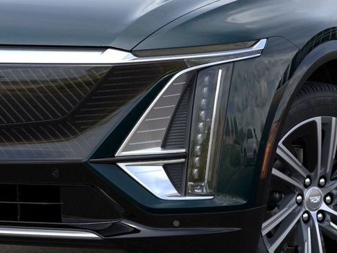 New 2026 Cadillac Lyriq Luxury w/ LPO, Floor Liner Package AWD/4WD image 10