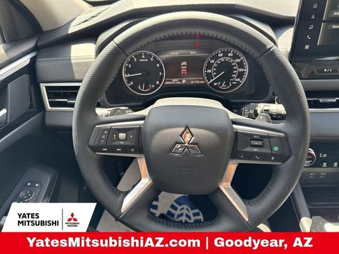 New 2026 Mitsubishi Outlander SE image 12