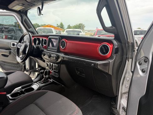 Used 2018 Jeep Wrangler Unlimited Rubicon w/ Dual Top Group AWD/4WD image 20