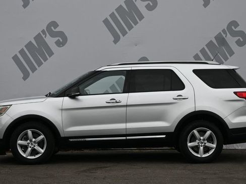 Used 2019 Ford Explorer XLT w/ Equipment Group 201A FWD image 6