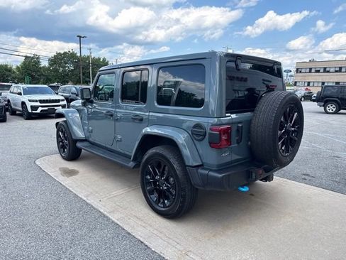 Used 2024 Jeep Wrangler Unlimited Sahara w/ Technology Group AWD/4WD image 5