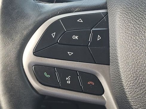 Used 2019 Jeep Cherokee Latitude Plus w/ Comfort/Convenience Group AWD/4WD image 14