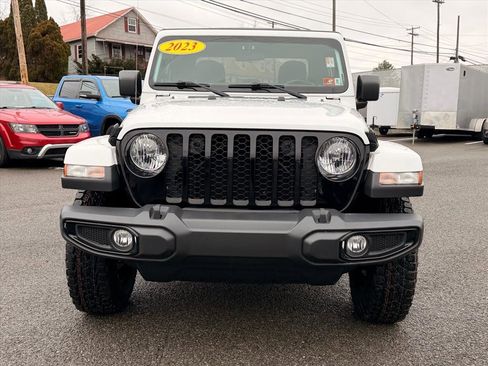 Used 2023 Jeep Gladiator Sport image 10