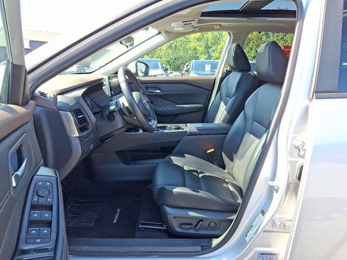 Certified 2023 Nissan Rogue SV w/ SV Premium B Package AWD/4WD image 16
