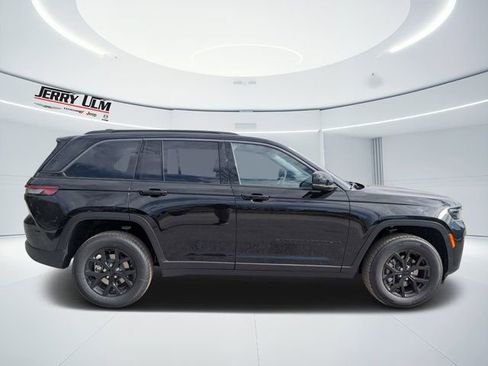 New 2026 Jeep Grand Cherokee Altitude AWD/4WD image 2