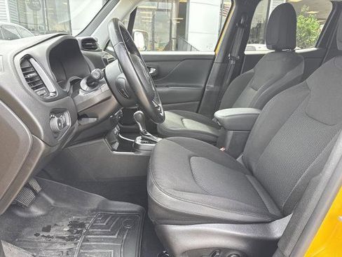 Used 2018 Jeep Renegade Altitude w/ Popular Equipment Group FWD image 4