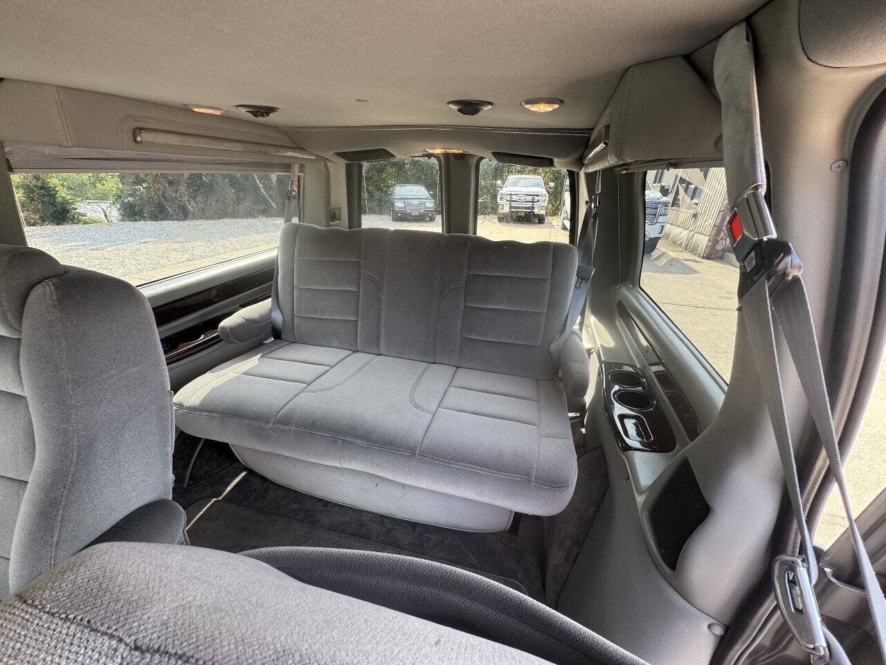 Used 2010 GMC Savana 1500 w/ Preferred Equipment Group RWD image 23