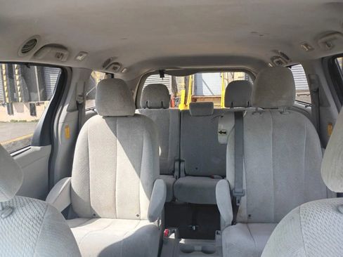 Used 2014 Toyota Sienna LE image 15