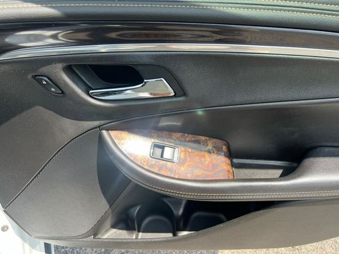 Used 2015 Chevrolet Impala LT FWD image 13