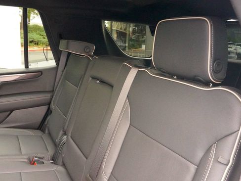 Used 2025 GMC Yukon Elevation RWD image 13