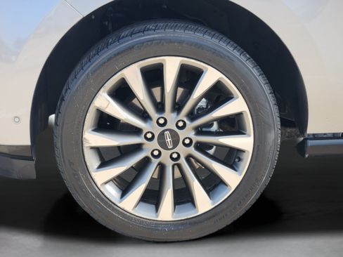 Used 2020 Lincoln Navigator L Reserve w/ Luxury Package RWD image 37