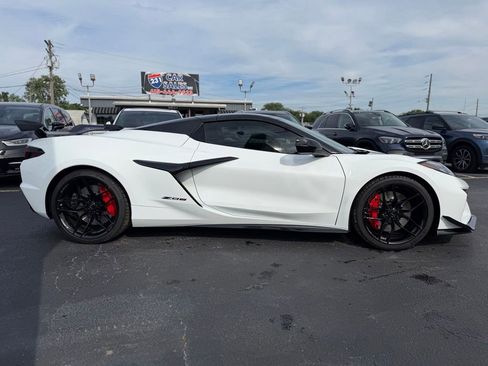 Used 2026 Chevrolet Corvette Z06 RWD image 2