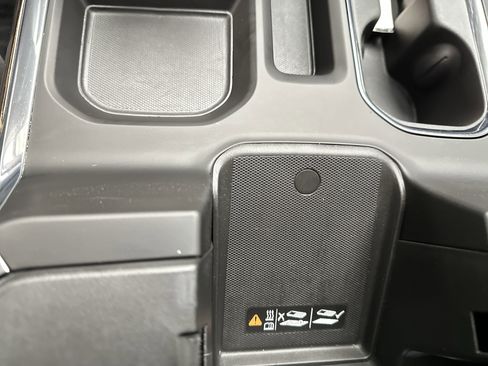 Used 2025 GMC Sierra 1500 Elevation image 41