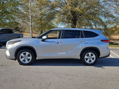 Used 2023 Toyota Highlander LE image 5