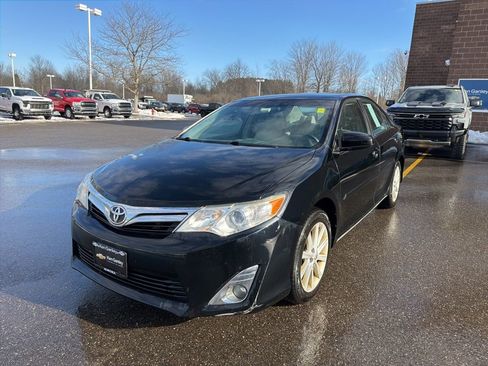 Used 2014 Toyota Camry XLE image 3