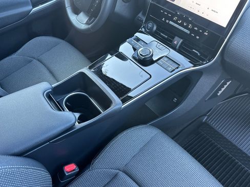 Used 2025 Toyota bZ4X FWD image 17