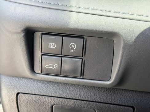 Certified 2024 Toyota Highlander XLE FWD image 24