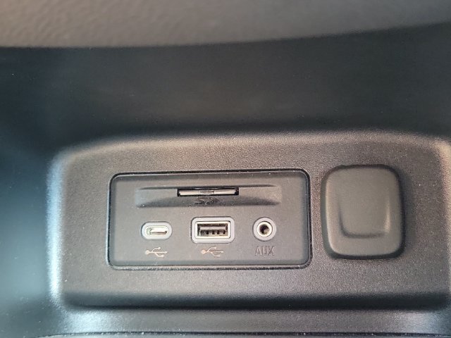 Used 2022 Chevrolet Equinox RS w/ RS Leather Package FWD image 38