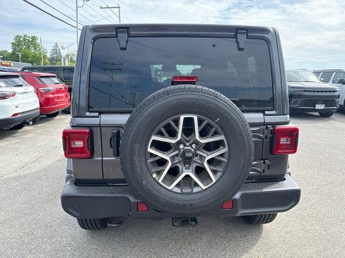 New 2026 Jeep Wrangler Unlimited Sahara AWD/4WD image 4