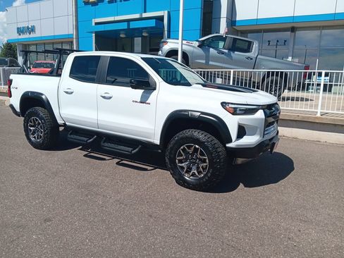 Used 2025 Chevrolet Colorado ZR2 w/ Technology Package AWD/4WD image 7