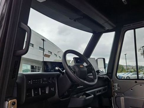 New 2025 Chevrolet Brightdrop 400 w/ Power Door Package AWD/4WD image 10