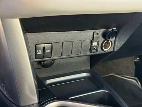 Used 2018 Toyota RAV4 XLE w/ Plus Extra Value Package image 27