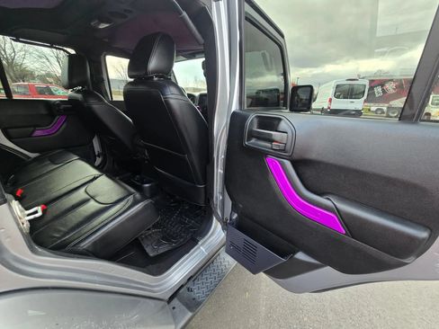 Used 2018 Jeep Wrangler Unlimited Sahara AWD/4WD image 16