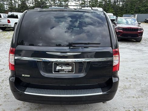 Used 2016 Chrysler Town & Country Touring w/ Driver Convenience Group FWD image 9