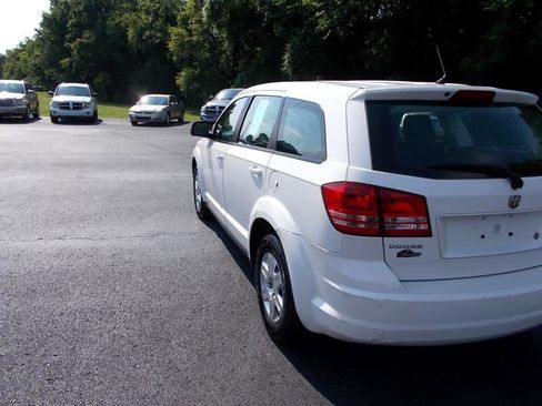 Used 2009 Dodge Journey SE image 4