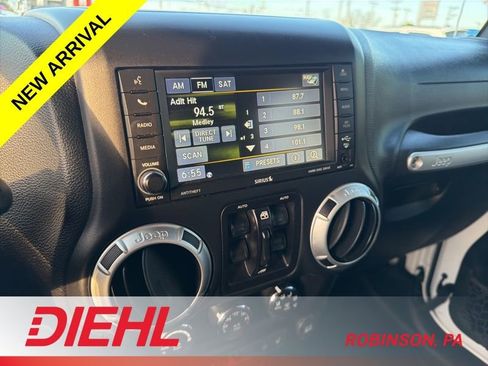 Used 2016 Jeep Wrangler Unlimited Sahara w/ Connectivity Group AWD/4WD image 13