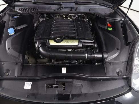 Used 2017 Porsche Cayenne Platinum Edition AWD/4WD image 55