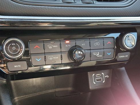 Used 2022 Jeep Compass Trailhawk w/ Sun and Sound Group image 16