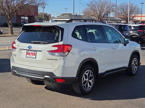 Used 2020 Subaru Forester Premium image 4