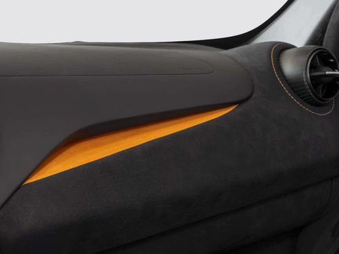 Used 2024 McLaren 750S Spider RWD image 39