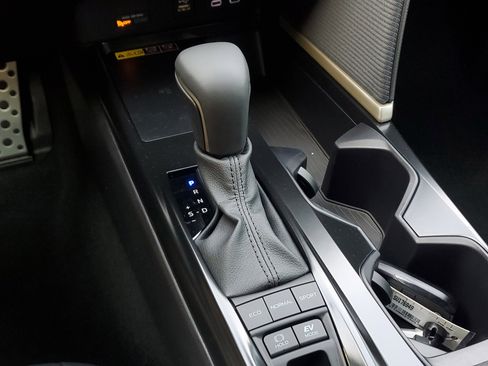 Used 2025 Toyota Camry SE image 29