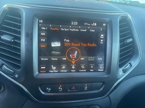 Used 2019 Jeep Cherokee Trailhawk image 9