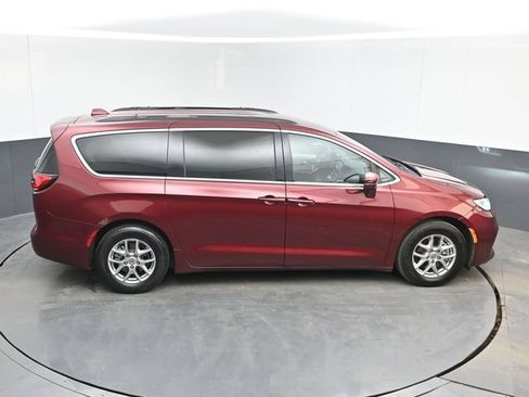 Used 2021 Chrysler Pacifica Touring w/ Cold Weather Group FWD image 39