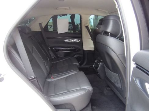Used 2022 Genesis GV70 2.5T AWD/4WD image 24