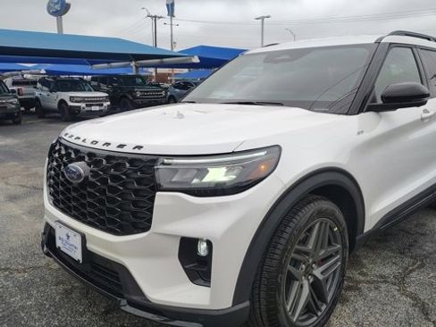 New 2026 Ford Explorer ST-Line w/ ST-Line Street Pack image 3