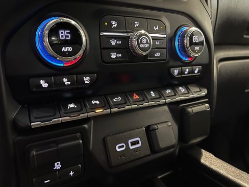 Used 2022 GMC Sierra 1500 AT4 w/ AT4 Premium Package AWD/4WD image 29
