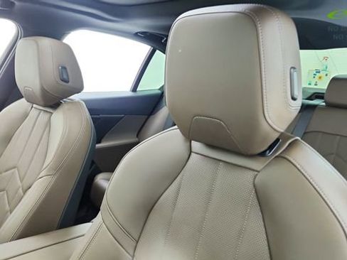 Used 2025 BMW 530i RWD image 33